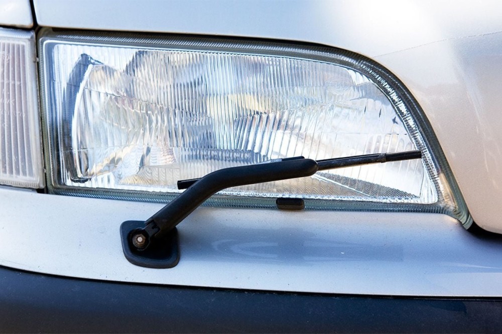 why did cars have headlight wipers